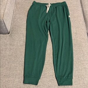 Like new. Vuori Women’s Green Performance Jogger Size Small